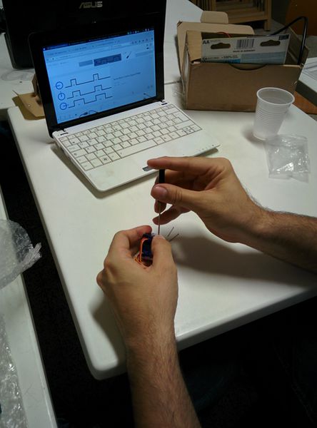 File:Miniservo mod 020.jpg